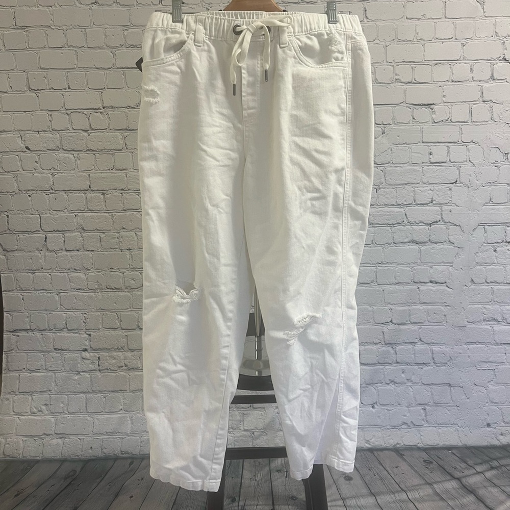 Aerie distressed white pull on jeans size M